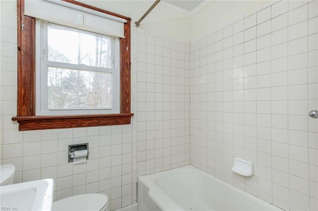 221 Rich RD, Yorktown, VA 23693