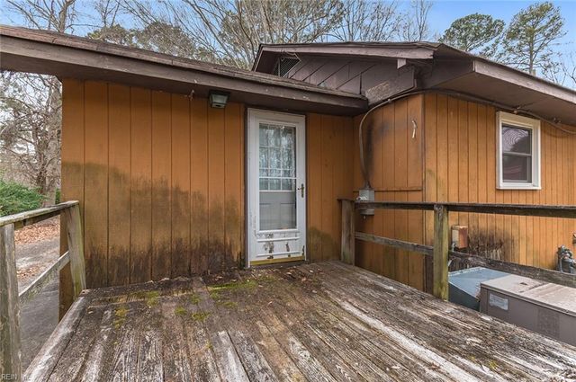 221 Rich RD, Yorktown, VA 23693