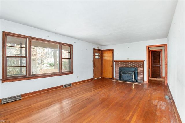 221 Rich RD, Yorktown, VA 23693