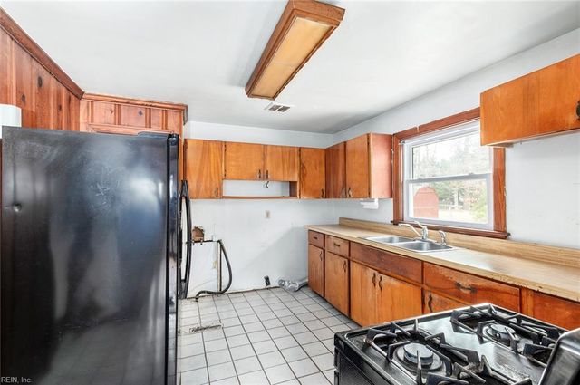 221 Rich RD, Yorktown, VA 23693