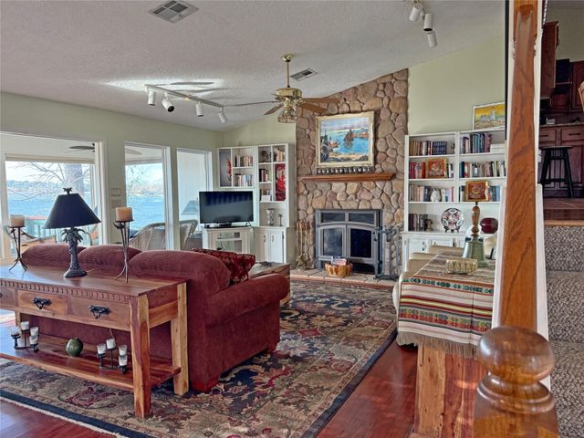 428 Dove Island, Livingston, TX 77351