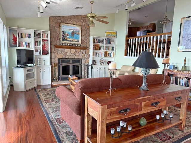 428 Dove Island, Livingston, TX 77351