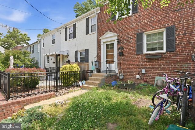 2953 SYCAMORE ST, Alexandria, VA 22305