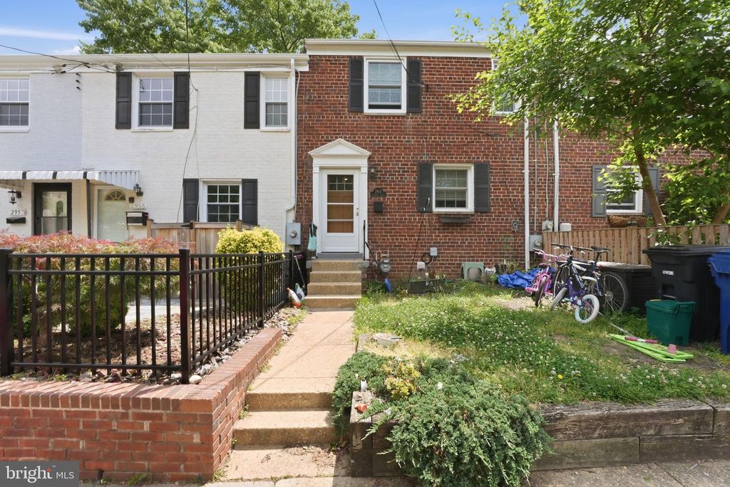 2953 SYCAMORE ST, Alexandria, VA 22305