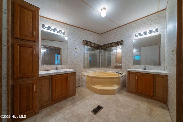 197 Tar Landing Road, Holly Ridge, NC 28445