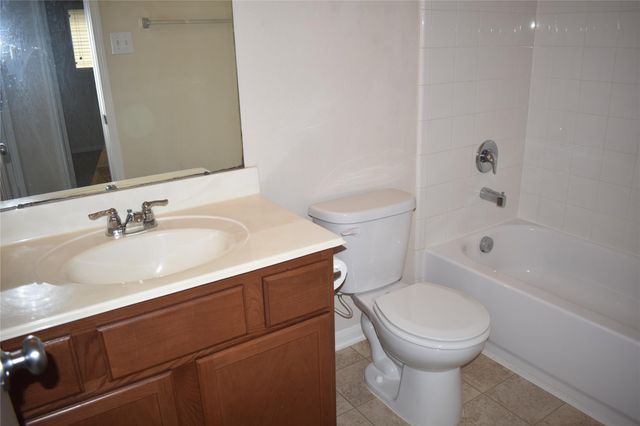 1747 Nichole Woods Drive, Houston, TX 77047