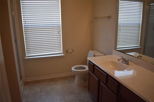 1747 Nichole Woods Drive, Houston, TX 77047