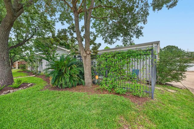 815 Bayou River Drive, Houston, TX 77079