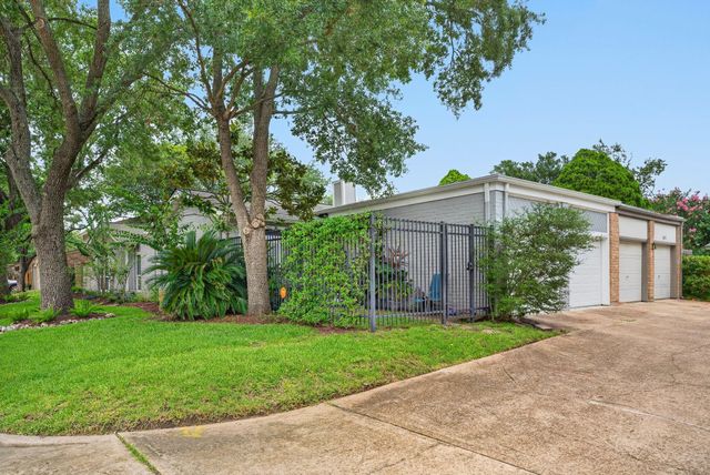 815 Bayou River Drive, Houston, TX 77079
