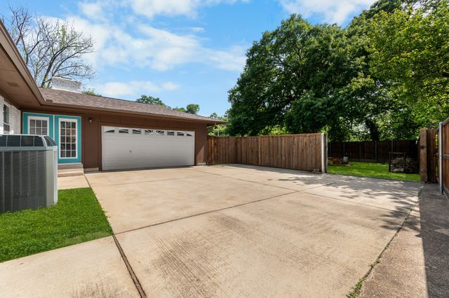 2530 Springhill Drive, Dallas, TX 75228