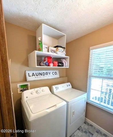 10227 Riverstone Cir, Louisville, KY 40229