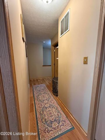 10227 Riverstone Cir, Louisville, KY 40229