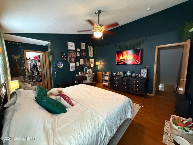 10227 Riverstone Cir, Louisville, KY 40229