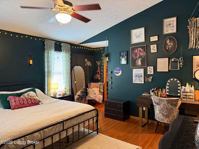 10227 Riverstone Cir, Louisville, KY 40229