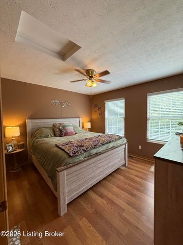 10227 Riverstone Cir, Louisville, KY 40229