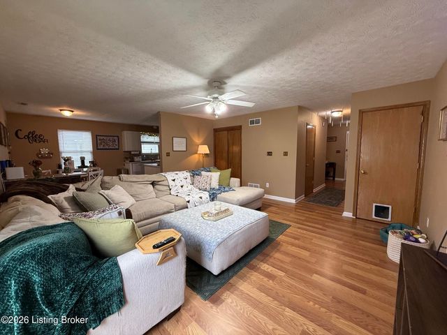 10227 Riverstone Cir, Louisville, KY 40229