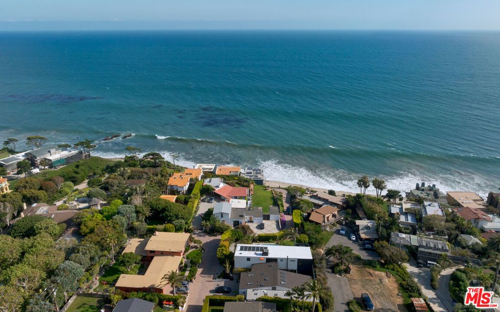 Image 3 of property listing at 31970 Pacific Coast Highway, Malibu, CA 90265
