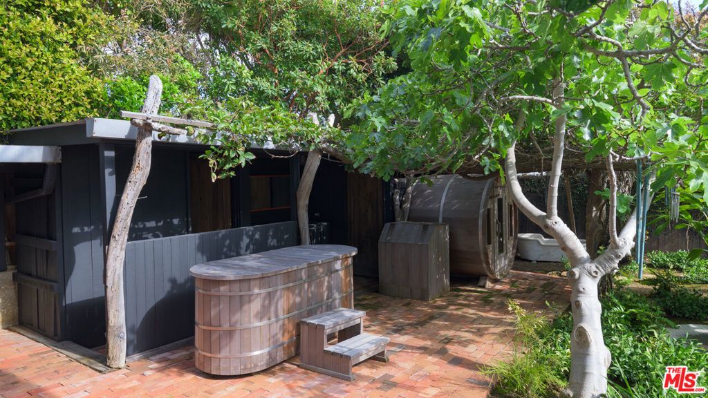 Image 30 of property listing at 31970 Pacific Coast Highway, Malibu, CA 90265