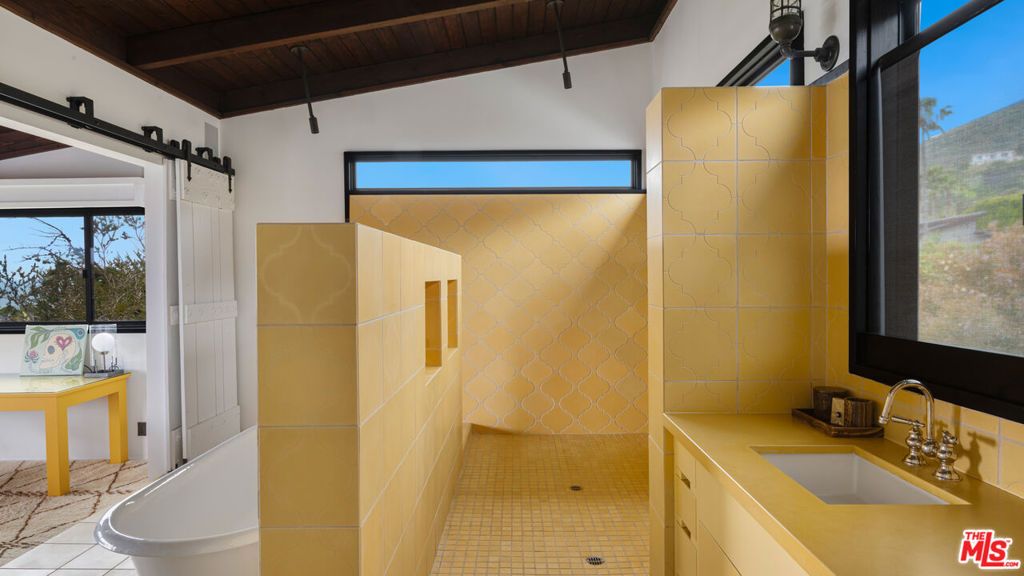 Image 37 of property listing at 31970 Pacific Coast Highway, Malibu, CA 90265