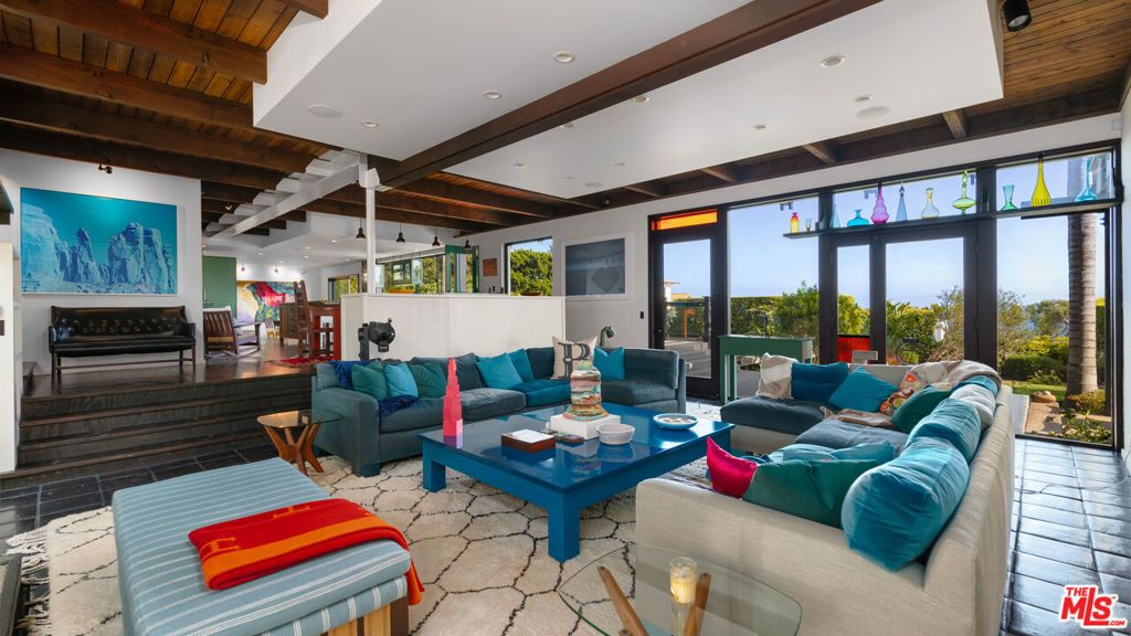 Image 7 of property listing at 31970 Pacific Coast Highway, Malibu, CA 90265