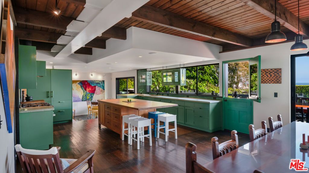 Image 9 of property listing at 31970 Pacific Coast Highway, Malibu, CA 90265