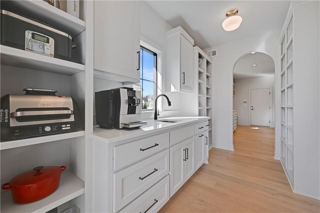 17021 Magnolia Street, Overland Park, KS 66221