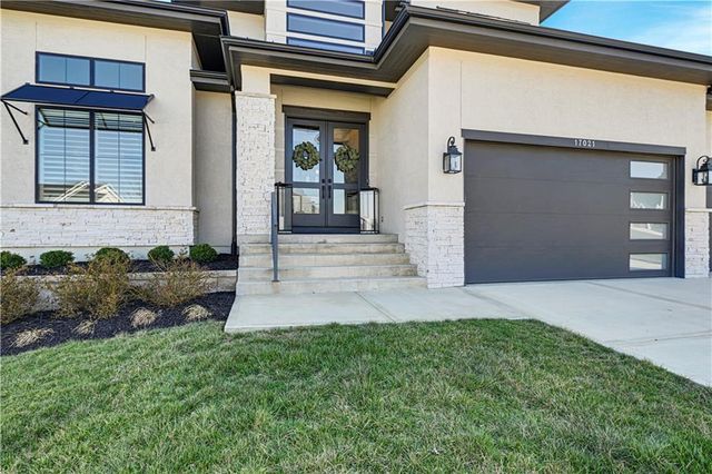 17021 Magnolia Street, Overland Park, KS 66221