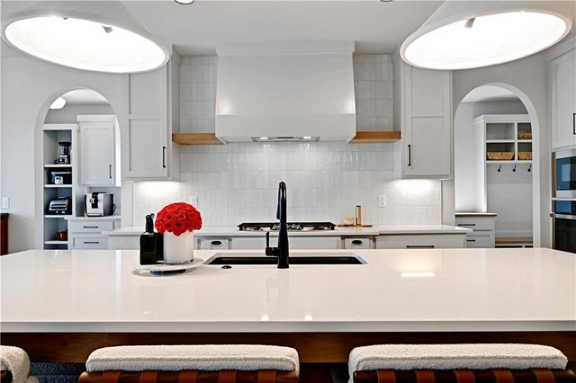 17021 Magnolia Street, Overland Park, KS 66221