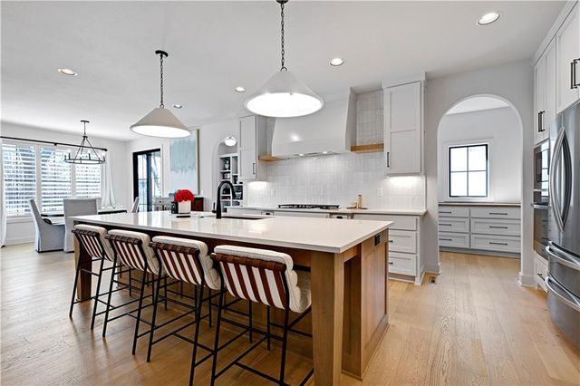 17021 Magnolia Street, Overland Park, KS 66221