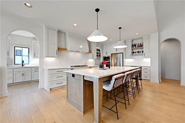 17021 Magnolia Street, Overland Park, KS 66221