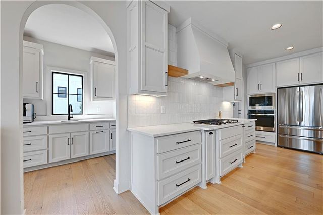 17021 Magnolia Street, Overland Park, KS 66221