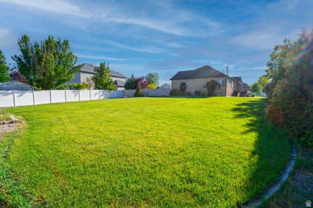 913 S COYOTE CV, Lehi, UT 84043