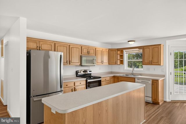 39 GROUSE KNOLL LN, Summit Point, WV 25446