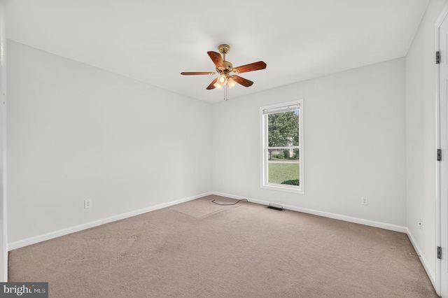 39 GROUSE KNOLL LN, Summit Point, WV 25446