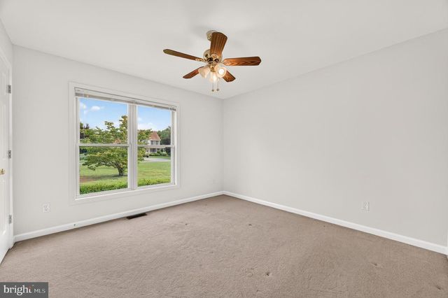 39 GROUSE KNOLL LN, Summit Point, WV 25446