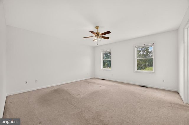 39 GROUSE KNOLL LN, Summit Point, WV 25446