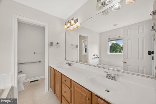 39 GROUSE KNOLL LN, Summit Point, WV 25446
