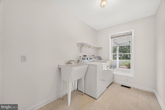 39 GROUSE KNOLL LN, Summit Point, WV 25446
