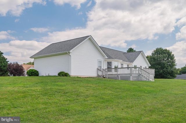 39 GROUSE KNOLL LN, Summit Point, WV 25446