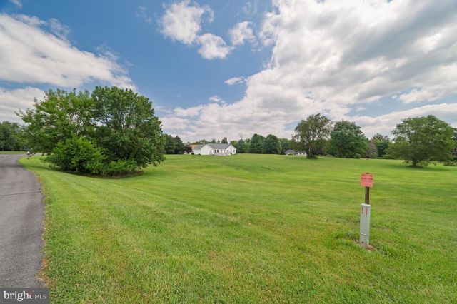 39 GROUSE KNOLL LN, Summit Point, WV 25446