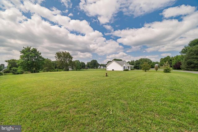 39 GROUSE KNOLL LN, Summit Point, WV 25446