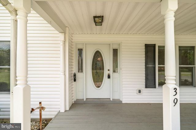 39 GROUSE KNOLL LN, Summit Point, WV 25446