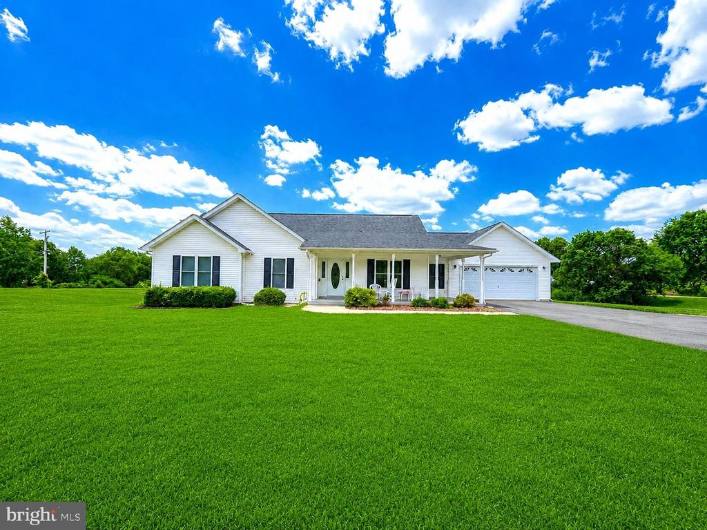39 GROUSE KNOLL LN, Summit Point, WV 25446