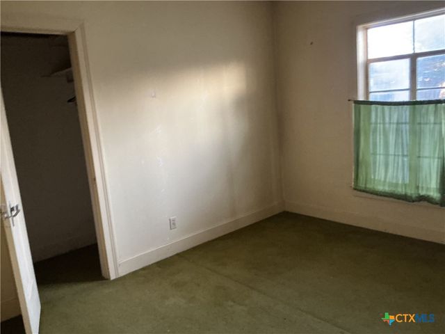 407 Wisteria Avenue, Victoria, TX 77901