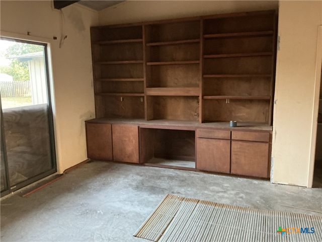 407 Wisteria Avenue, Victoria, TX 77901