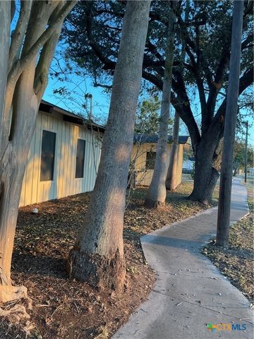 407 Wisteria Avenue, Victoria, TX 77901