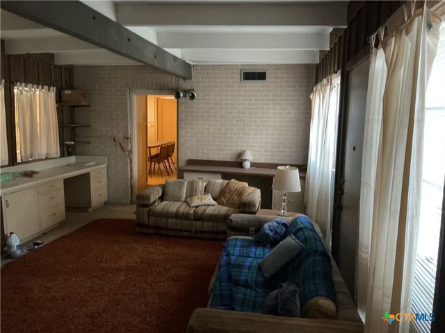 407 Wisteria Avenue, Victoria, TX 77901