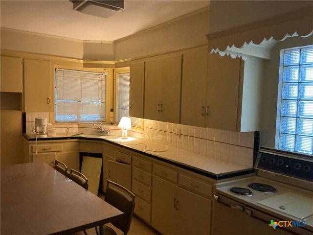 407 Wisteria Avenue, Victoria, TX 77901