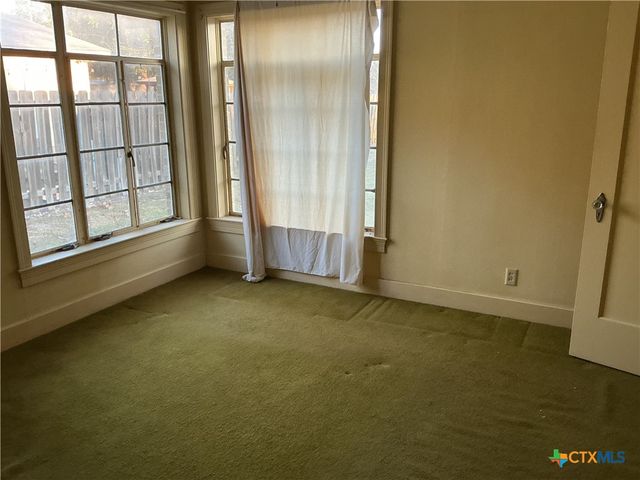 407 Wisteria Avenue, Victoria, TX 77901