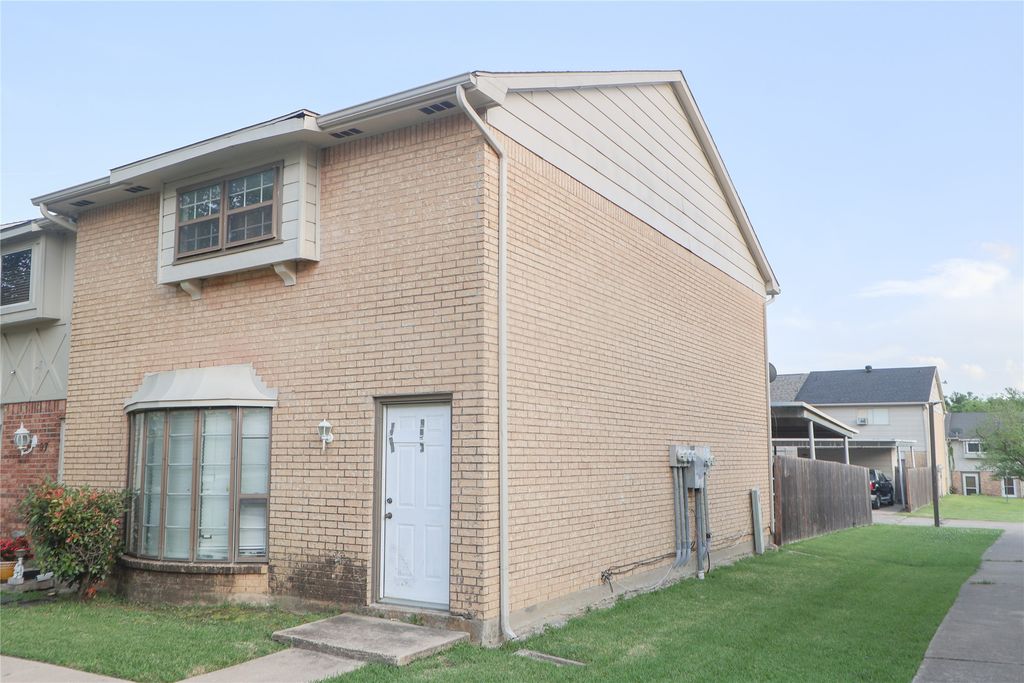 99 W Mountain Creek Drive, Grand Prairie, TX 75052